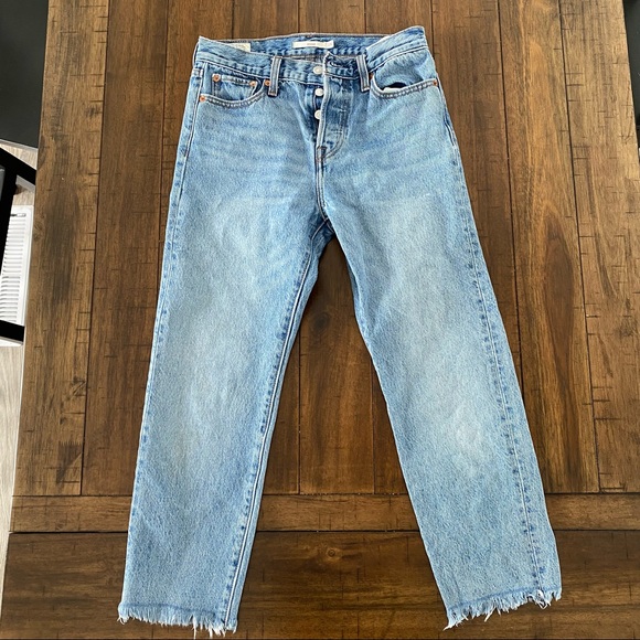 LEVI Wedgie Jeans - Picture 5 of 9